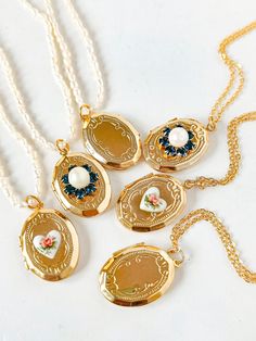 ♥️ Unused (New Old Stock) vintage gold plated lockets from the 80s, decorated with only true vintage components, so limited.  Available on gold plated chain and lovely Italian baroque pearls from the 80s.  These lockets are engraved in and out, on both sides, so you'll be able of wearing it plain or decorated! These oval lockets have such a vintage look, they will be a lovely complement to add a romantic, cottagecore touch to any outfit. A beautiful gift for any vintage lover, for moms, sisters, Cottagecore Locket Necklace, Gold Cameo Necklace For Keepsake, Vintage Jewelry With Pearl Charm Round Pendant, Vintage Pearl Charm Necklace As A Gift, Vintage Pearl Charm Necklaces For Gifts, Vintage Oval Pendant Charm Necklace For Gift, Vintage Oval Pendant Charm Necklace, Vintage Oval Pendant Charm Necklace As Gift, Vintage Gold Locket Necklace For Wedding