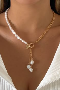 Trending jewelry 2022 Necklaces Korean, Anting Manik, Girls Choker, Pendant Necklace Simple, Pearl Necklace Designs, Trending Necklaces, Neck Jewellery, Handmade Wire Jewelry, Pearl Pendant Necklace