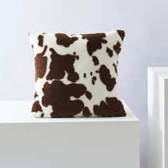 44231256080547|44231256113315|44231256309923 Austin Apartment, Cowhide Print, Cow Decor, Pink Cushions, Pillow Texture, Terrace Design, Brown Living Room, Color Cafe, The Cow