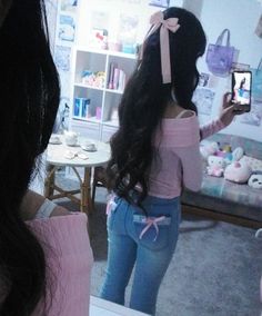 Style Mirror Selfie, Hair Inspo Wavy, Bow Outfit, Fashion Coquette, Latina Outfits, Bows Pink, Shein Jeans, Coquette Bows