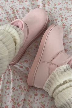 Pink Uggs, Pink Lifestyle, Sofia Coppola, Rose Vintage, Girly Shoes, Swag Shoes