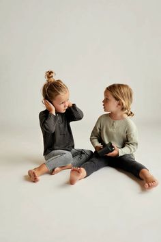 Preppy Kids Outfits, Look Zara, Girls Attire, Urban Kids, Ribbed Shirt, Baby Trend, Poses References, Kids Portraits