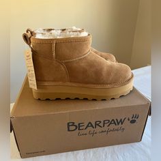 Bearpaw Women's Retro Shorty Boots Size 8 Bearpaw Boots Outfit, Bearpaw Shorty Boots Outfit, Bear Paw Shoes, Bear Paw Slippers, Bearpaw Short Boots, Bear Paw Boots, Bearpaw Slippers, Footwear Inspiration, Bear Paw