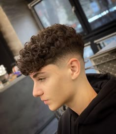 Low Fade Curly Hair, Boys Haircuts Curly Hair, Haircut Korean, Fade Haircut Curly Hair, Taper Fade Curly Hair, Haircut Selfie, Men's Curly Hairstyles, Curly Hair Fade, Mens Hairstyles Curly