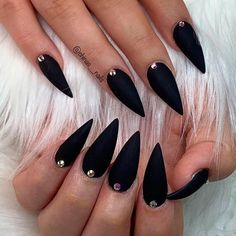 Black Stiletto Nails, Stiletto Nails Short, Matte Black Nails, Stiletto Nail Art, Black Acrylic Nails, Makijaż Smokey Eye