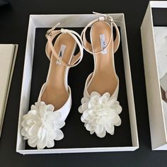 LBSFY - Floral Pointed Toe Mule Shoes Women Bow Slingback Sandals Summer Fashion Low Heel Sandals Women Pumps Flowers Sandals Female White Elegant Kitten Heels For Summer, Summer Mules With Bow And Low Heel, Elegant White Slingback Sandals With 4-inch Heel, Modern White Flat-heeled Mules, White Flower-shaped Elegant Sandals, Flower Sandals, Low Heel Sandals, Yellow Shoes, Slingback Sandal