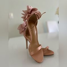 Pumps Feminine Heels For Spring Events, Feminine Spring Heels For Events, Spring Feminine Heels For Events, Feminine Spring Event Heels, Chic Summer Event Sandals, Pink Sandals For Summer Events, Pink Sandals For Spring Events, Feminine Summer Sandals For Events, Open Toe Heels For Spring Events