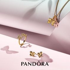 Pour votre prochaine transformation, découvrez de nouveaux styles inspirés par le papillon.   #PandoraGarden Earrings Pandora, Rings Pandora, Pandora Inspiration, Gold Bangles Indian, Pandora Earrings, Pandora Necklace, Charms Pandora