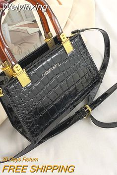 Shipping: Worldwide Express Shipping AvailableDelivery time: 🚚7-15Days Fast ShippingReturns: Fast refund,💯100% Money Back Guarantee. Small School Bags, Womens Messenger Bag, Small Shoulder Bags, Handbag Outfit, Travel Brand, Girls Purse, Handbags Designer, Fashion Lady, Shoulder Messenger Bag