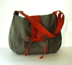 Grey Canvas Messenger bag School Bag, via Etsy. So cute!! Messenger Bag Decoration, Nb Fashion, Messenger Bag School, Handbag School, Laptop Purse, Apple Sauce, Diaper Bag Tote, Bag School, Canvas Messenger Bag