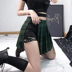 Plaid Green Skirt Outfit, Green Plaid Skirt, Gothic Outfit, Gothic Mode, Outfit Grunge, Goth Outfit, Grunge Outfit, Alternative Style, Grunge Look