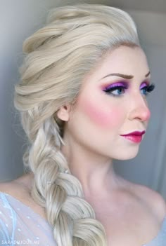 16 Super Easy Halloween Makeup Ideas » Lady Decluttered Elsa Cosplay Makeup, Olaf Makeup Frozen, Anna Makeup Frozen, Elsa Makeup For Kids, Elsa Halloween Costume Women, Elsa Makeup Look, Adult Elsa Costume, Frozen Makeup Look, Anna Frozen Makeup