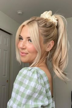 Ponytail With A Cute Scrunchie Back To School Hairstyle, 3 Hairstyles, School Hair, Effortless Hairstyles, Hot Hair Styles, Hairstyles Summer, Back To School Hairstyles, School Hairstyles