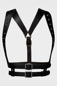 IVY.- Statement, faux leather harness.- Metal stud details.- Buckle closure.- Wipe clean.XS-M- Smallest waist closure 65cm/25.5".- Largest waist closure 80cm/31.4".L-XXL- Smallest waist closure 90cm/35".- Largest waist closure 104cm/40".With KILSTAR branding, 100% PU. Dnd Outfits Inspiration, Harness Aesthetic, Body Harness Outfits, Edgy Western, Leather Harness Women, Smallest Waist, Harness Outfit, Harness Fashion, Harness Belt