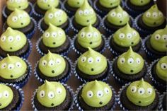 cupcakes with green frosting and googly eyes