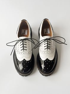 Black and white oxford shoe woman. Comfortable pad.  The rounded sock is complemented by decorative welt. Closed lacing and lots of perforations.  On the sock is a medallion. A beautiful addition to oxfords. Rubber sole Vibram (Italy) with tread that adds massive vapors. To see more shoe woman from our collection click: https://www.etsy.com/shop/TeShoes PRODUCT INFORMATION Colour: black & white Upper: toe - patent leather, genuine smooth leather Lining: leather Sole: EVA, polyurethane (Vibram) * White Oxford Shoes, Silver Oxfords, Oxford Platform, White Oxford, Shoes Chunky, Oxford Shoe, Women Oxford Shoes, Tie Shoes, Handmade Shoes