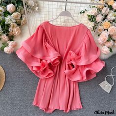 OliviaMark - Stilvolle voluminöse plissierte Chiffonbluse in Uni-Farbe mit exquisiten 3D-Glockenärmeln Pleated Chiffon Blouse, Butterfly Sleeve Blouse, Pleated Chiffon, Butterfly Sleeve, Butterfly Sleeves, Chiffon Shirt, Pullover Designs, Chiffon Blouse, 50 Fashion