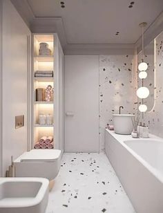 a bathroom with two sinks, a toilet and a bathtub in the middle of it