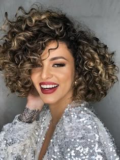 Kręcony Bob, Trendy We Fryzurach, Layered Curls, Textured Curly Hair, Thick Wavy Hair, Side Part Hairstyles, Wavy Haircuts, Short Hairstyles For Thick Hair, Shoulder Length Hair Cuts