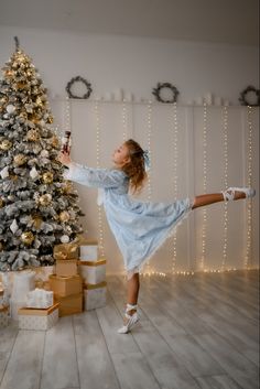 Ballet Christmas Photography, Christmas Dance Photography, Ballerina Christmas Photoshoot, Nutcracker Theme Photoshoot, Christmas Dance Pictures, Christmas Ballet Photoshoot, Kid Dancer Photoshoot, Winter Ballet Photoshoot, Christmas Dance Photoshoot