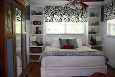 How to Decorate a Small Bedroom - HubPages Bedroom Furniture Layout, Small Bedroom Furniture, Small Bedroom Designs, Small Bedrooms, Small Bedroom Ideas, Small Bedroom Decor, Woman Bedroom, Couple Bedroom, Trendy Bedroom