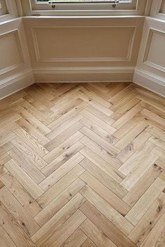 Stunning natural wood herringbone flooring New Flooring Ideas, Type Of Flooring, Herringbone Wood Floor, Herringbone Wood, New Flooring