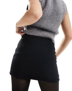 Chic Stretch Skort, Chic Fitted Mini Skort, Chic Stretch Mini Skort, Chic Stretch Lined Mini Skirt, Casual Office Mini Skort, Casual Mini Length Office Skort, Casual Mini Skort For Office, Elegant Workwear Shorts With Lined Skirt, Elegant Fitted Shorts For Office