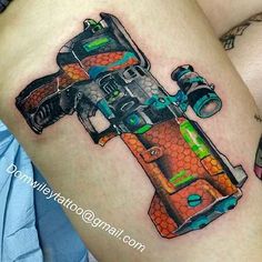 Borderland-Tattoo-Dom Wiley #tattoo #tätowierung #kunst #körperkunst #idee #design #tattoospirit #waffe #oberschenkel Borderlands Tattoo, Borderlands Art, Neo Traditional, Borderlands, Italian Charm Bracelet, Tattoo Designs, Tattoo Ideas, Charm Bracelet, Tattoos