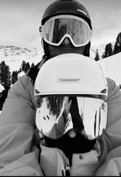 Ski Date Aesthetic, Snowboarding Couple Aesthetic, Snowboarding Picture Ideas, Snowboard Couple Pictures, Couple Hobbies Ideas, Skiing Couple Aesthetic, Skiing Pictures Ideas