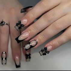 Chic Black French Press On Nail Kit Black Nail Press Ons, Gothic Coffin Nail Ideas, Short Gothic Nails, Valentine Nails, Gothic Nails, Nagel Tips, Gel Mani, Easy Nails, Girly Acrylic Nails