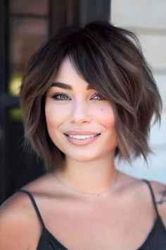 Short Bob Hairstyles Brown Hair, Shag Short Hairstyles, Short Wispy Bob, Short Shag Bob Haircuts, Short Shag Bob With Bangs, Brunette Shag Haircut, Short Shag Straight Hair, Wavey Bob, Shag Short Hair