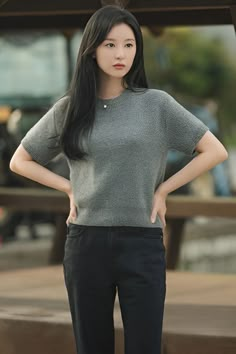 #kdrama #queenoftears #kimjiwon #kimsoohyun Kim Ji Won Aesthetic, Kim Ji Won Outfit, Kdrama Outfits Women, Winter Outfits Dinner, Outfit Ideas For School Fall, Summer Outfits Baddie, Women Cute Outfits, Dinner Outfit Winter, Kdrama Style