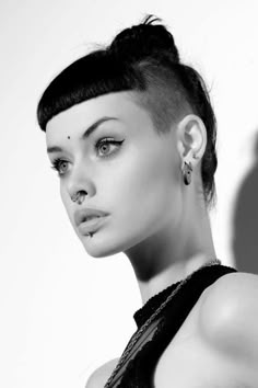 Alice Kelson, Shaved Side Hairstyles, Post Apocalyptic Fashion, Baby Bangs, Scene Girl, Short Bangs, Side Hairstyles, Punk Girl, Shaved Sides