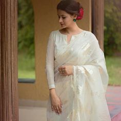 Exclusive Saree Blouse Designs, Plain Blouse Designs, White Wedding Gown, Blouse Design Ideas, Blouse Designs High Neck, Saree Blouse Styles, Cotton Saree Blouse Designs, Cotton Saree Blouse, Saree Blouse Neck Designs