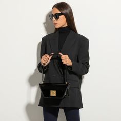 The Arcadia Trapeze combines geometric lines and an oversized front turn lock to create a contemporary style yet chic. A desing that stands out and matches perfectly with evening outfits. Italian Leather Handbags, Evening Outfits, Geometric Lines, Small Shoulder Bag, Italian Leather, Real Leather, Calf Leather, Leather Handbags, Contemporary Style