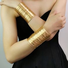 The Cuff It arm cuff is such a beautiful piece! Style it up with dressy looks or down to make your casual looks pop! Color: Gold, Silver Golden Arm Cuff, 90s Style Icons, Silver Arm Cuff, Black And Gold Outfit, Misty Night, Gold Arm Cuff, Night Costume, Arm Bangles, Gold Arm Band