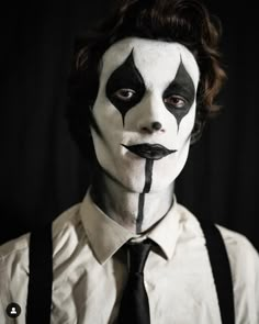 Boy Clown Makeup, Clown Makeup Boy, Halloween Hombre, Clown Halloween Costumes, Clown Halloween, Characters To Draw, Headshot Poses, Halloween Makeup Inspiration, Clowning Around