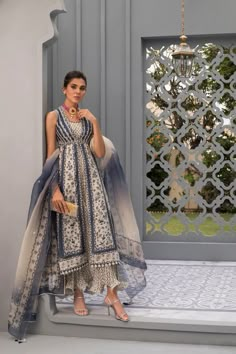 Printed Embellished Jacket with Crushed Silk Inner and Organza Dupatta – Sania Maskatiya International Luxury Art Silk Unstitched Suit For Party, Luxury Cotton Silk Traditional Wear With Dupatta, Luxury Printed Motifs Dupatta In Traditional Style, Luxury Art Silk Choli With Dupatta, Luxury Organza Churidar For Women, Luxury Art Silk Dupatta With Dabka, Luxury Art Silk Party Wear Dupatta, Luxury Raw Silk Fusion Dupatta, Luxury Elegant Traditional Wear With Printed Border