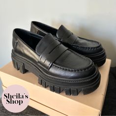 Marc Fisher Ltd Morris Lugsole Loafers Usa Women’s Size 6 (Fits 6.5) Condition: No Box; Worn A Handful Of Times. Some Wear/Wrinkles Noticeable In The Leather On The Toe Box. Please See Photos For Condition. Color: Black Platform Height: 2” Leather Upper / Manmade Lining & Sole Msrp $170 Instagram @Sheilas_shop Cheaper On Www.Sheilasshop.Com Low-top Platform Loafers With Lug Sole For Office, Slip-on Oxfords With Lug Sole And Round Toe, Trendy Low-top Platform Loafers For Work, Workwear Low-top Platform Loafers With Lug Sole, Fall Low-top Platform Loafers With Lug Sole, Trendy Low-top Loafers With Lug Sole, Trendy Low-top Loafers For Office, Black Leather Platform Loafers With Rubber Sole, Black Leather Platform Loafers With Leather Sole