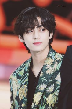 Bts V Hairstyle, V Hairstyle, Black Hair Anime Guy, Hair Icon, Bts Kim Taehyung