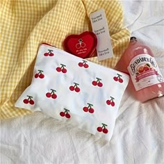 O envio mais rápido. O melhor serviço Embroidery Pencil Case, Toot Bags, Cherry Darling, Embroidery Tshirts, Kawaii Storage, Cherry Sweater, Cherry Embroidery, Korean Kawaii, Lipstick Organizer