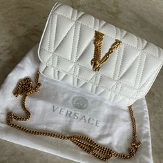 Beautiful White Quilted Lamb Leather Gold Versace V Detail Length: 17 Cm Width: 4 Cm Height: 11 Cm Shoulder Strap: 56 Cm Luxury White Bags With Chain Strap, Luxury White Clutch With Chain Strap, Designer White Shoulder Bag Clutch, Designer White Clutch With Top Handle, Designer White Top Handle Clutch, White Designer Top Handle Clutch, Luxury White Clutch With Gold-tone Hardware, Luxury White Clutch With Detachable Strap, Luxury White Shoulder Bag Clutch