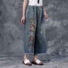 Item Code:634906509334Item Type：Women PantsMaterial: DenimSeason: Spring,Summer,AutumnStyle: CasualLength: Calf-LengthWaist: NaturalPopular Elements: Pockets,EmbroideredCombination: Single-PieceColor: blueLabel Size L(EU 36,US6,UK8,AU8,NZ8)Length: 85.00 cm/ 33.46 "Waist: 64.00 -80 cm/ 25.20 -31.50 "Hips: 104.00 cm/ 40.94 "Leg Opening: 60.00 cm/ 23.62 "Leg: 64.00 cm/ 25.20 "Crotch: 38.00 cm/ 14.96 " The model height:169cm,weight:45kg,Bust:80cm,waist:57cm,hips:84cmusually wear US Middle sizePS:1.T Shredded Shirt, Casual Handbags, Dresses Linen, Women Summer Casual, Embroidered Pants, Minimalist Capsule Wardrobe, Linen Maxi Dress, Plus Size Pants, Loose Pants