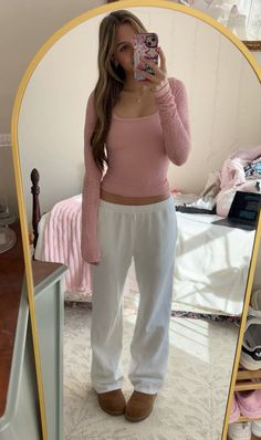 simple comfy outfit idea Comfy Fit Ideas For School, Pretty Outfits Casual Comfy, Comfy Campus Outfit, Outfits Ideas Comfy, Fit Check Pictures, Comfy Fit Ideas, Stores To Buy Cute Clothes, Clean Girl Comfy Outfit, Crewneck And Leggings Outfit