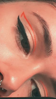 Creative Eye Makeup Simple, Eyeliner Styles Colorful, Colourful Eyeliner Looks, Two Color Eyeliner, Orange Graphic Liner, Orange Eyeliner, Coloured Eyeliner, Vampire Bride