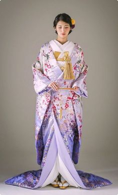 Japenses Traditional Clothing, Traditional Japanese Womens Clothing, Japanese Orian Outfit, Traditional Japanese Kimono Female, Traditional Dresses Japan, Japanese Historical Clothing, Traditional Japanese Clothes Female, Geisha Dress Traditional Kimono, Traditional Japanese Noble Clothing