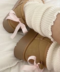 Christmas Wishlist For Teens, Cute Uggs, Uggs With Bows, Dr Shoes, Pink Bows, Winter Aesthetic, Pretty Shoes