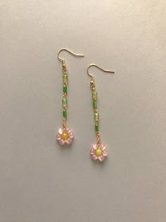 Y2k Beaded Earrings, Tiny Bead Earrings, Earrings Made With Beads, Bead And Wire Earrings, Bead Earrings Diy, Flower Bead Earrings, Flower Earrings Diy, Beaded Flower Earrings, Bead Jewelry Ideas