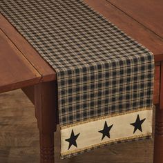 a table runner with black stars on it