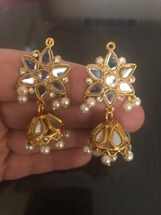 Add a little shine to your day! These beautiful small jhumka earrings in kundan are made for you. Color : gold In stock and ready to ship. https://www.etsy.com/shop/Noorzaracollection Small Jhumka Earrings, Reception Jewellery, Small Jhumka, Subliminal Results, Kundan Jhumka, Hyderabadi Jewelry, Pakistani Earrings, Pearl Mala, Earrings Kundan